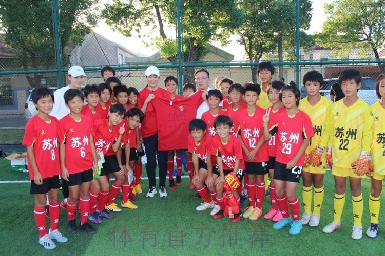 太湖边小玫瑰绽放 中青赛公益行浦玮走进苏州香山实验小学