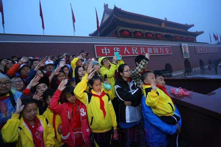 大年初三国家少年女足天安门参观升旗仪式